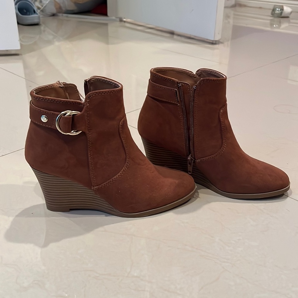 CUTE FALL ANKLE LENGTH BROWN BOOTS